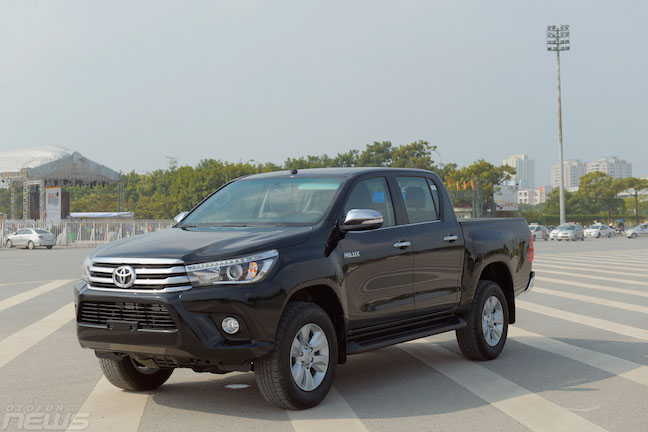 can canh toyota hilux the he 2017