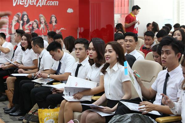 Vietjet tuyển tiếp viên có trình độ tiếng Anh TOEIC trên 400 điểm