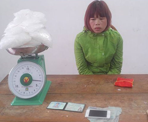 mong cai bat doi tuong van chuyen gan 4kg ma tuy da