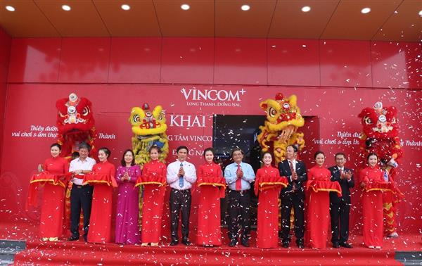 Vingroup khai trương trung tâm mua sắm Vincom+ đầu tiên