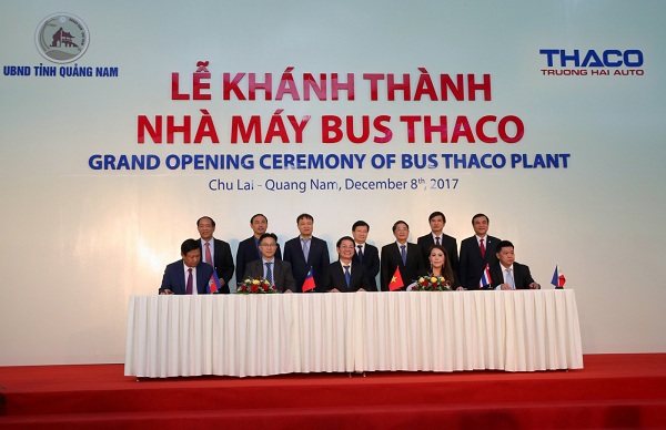 Thaco ký hợp đồng xuất khẩu xe bus thương hiệu Việt ra các nước Đông Nam Á