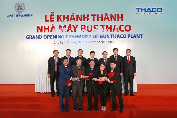 thaco ky hop dong xuat khau xe bus thuong hieu viet ra cac nuoc dong nam a