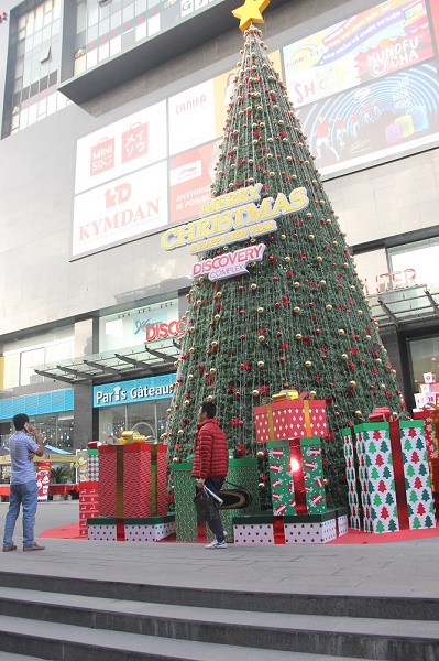 ha noi khong khi giang sinh tran ngap khap pho phuong