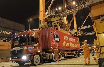 Hơn 1.000 container đầu tiên làm thủ tục tại cảng Hải Phòng năm 2020