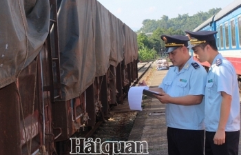 Hải quan đường sắt quốc tế Lào Cai: Một năm vượt khó