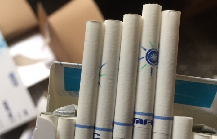 Bắt gần 50.000 bao thuốc lá ngụy trang trong container than củi tại cảng Hải Phòng