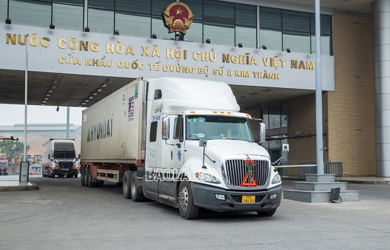 Hải quan cửa khẩu Lào Cai thông quan 9.000 tấn hàng trong dịp tết Quý Mão