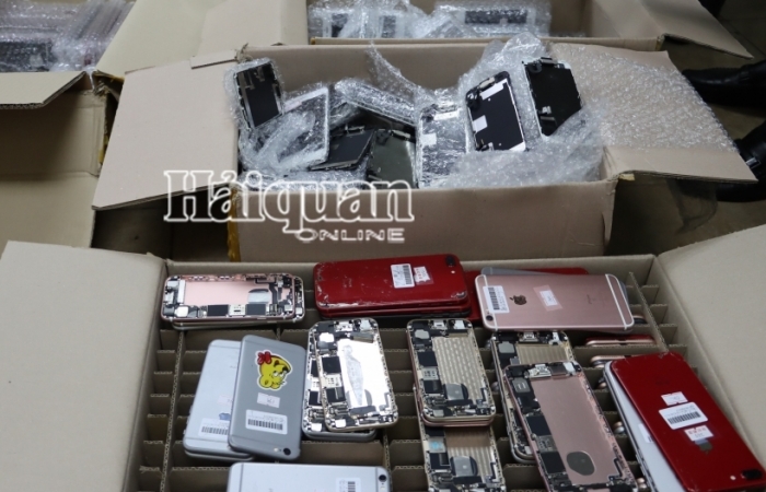 2 vụ iPhone “đội lốt” linh kiện từ Hàn Quốc về Nội Bài thu hơn 1.300 điện thoại