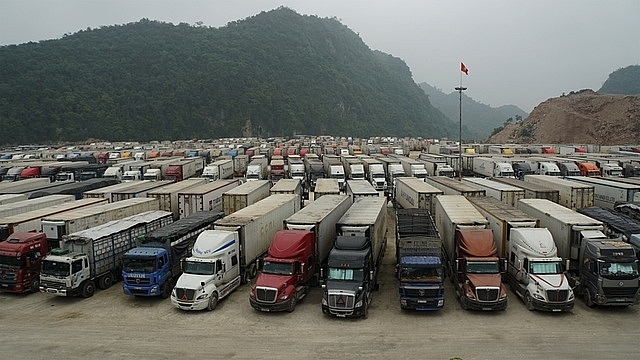 Hơn 10.000 xe nằm ở cửa khẩu biên giới phía Bắc, Lạng Sơn vẫn cảnh báo đỏ