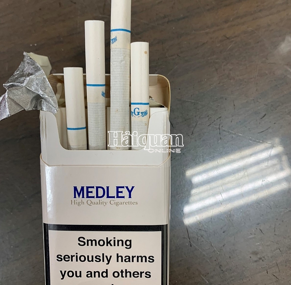 Bắt giữ hơn 10.000 bao thuốc lá trên chuyến bay từ Dubai về Nội Bài
