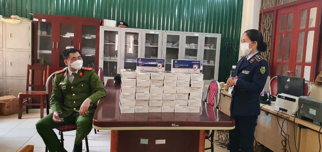 Lại bắt giữ 1.000 kit test Covid -19 không rõ nguồn gốc tại Cao Bằng