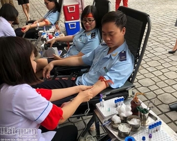 Công chức Hải quan Hà Giang hiến máu tình nguyện