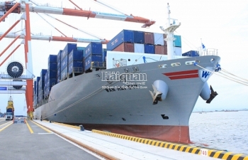 Hải quan làm thủ tục cho 90.000 container ở cảng container quốc tế Hải Phòng