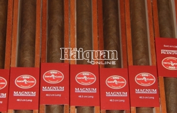 Cận cảnh lô xì gà dài nửa mét ở sân bay Nội Bài