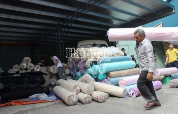 Vụ vải nguyên liệu “đội lốt” vải vụn, bắt giữ hơn 22 tấn