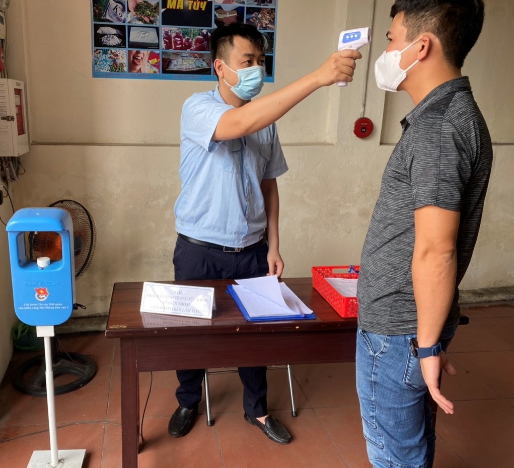 Hình ảnh Hải quan cửa khẩu ở Hải Phòng kích hoạt các biện pháp phòng dịch Hình ảnh Hải quan cửa khẩu ở Hải Phòng kích hoạt các biện pháp phòng dịch