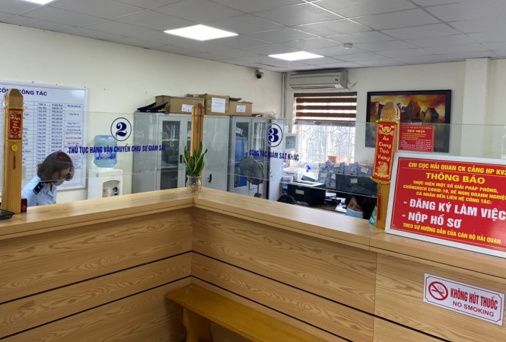 Hình ảnh Hải quan cửa khẩu ở Hải Phòng kích hoạt các biện pháp phòng dịch Hình ảnh Hải quan cửa khẩu ở Hải Phòng kích hoạt các biện pháp phòng dịch