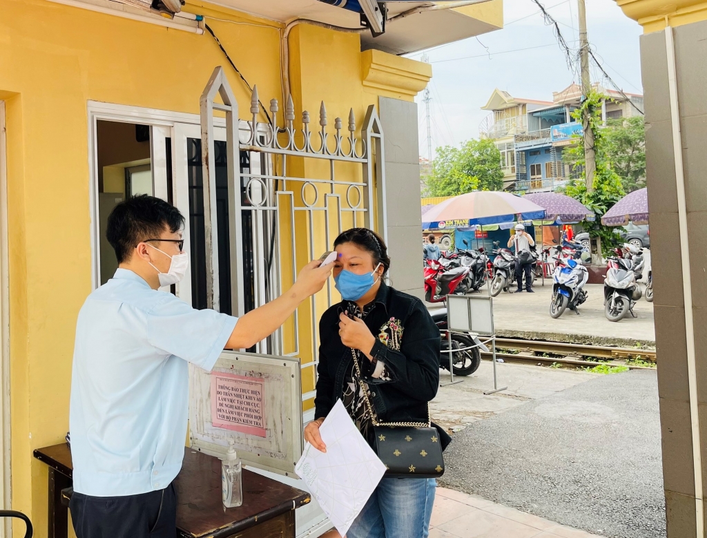 Hình ảnh Hải quan cửa khẩu ở Hải Phòng kích hoạt các biện pháp phòng dịch Hình ảnh Hải quan cửa khẩu ở Hải Phòng kích hoạt các biện pháp phòng dịch