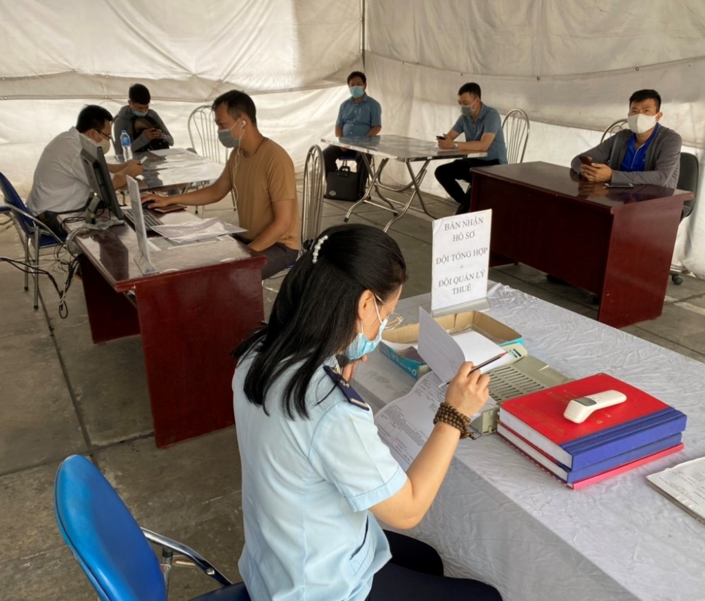 Hình ảnh Hải quan cửa khẩu ở Hải Phòng kích hoạt các biện pháp phòng dịch Hình ảnh Hải quan cửa khẩu ở Hải Phòng kích hoạt các biện pháp phòng dịch