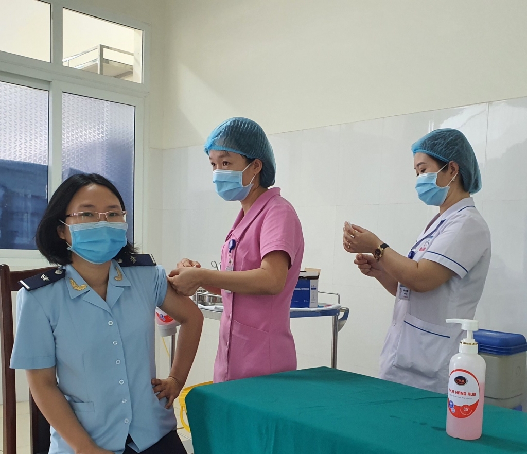 164 công chức, người lao động Hải quan Lào Cai đã được tiêm vắc xin phòng Covid-19