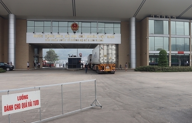 Lào Cai thu phí xét nghiệm SARS-CoV-2 với tài xế ngoại tỉnh chở hàng lên cửa khẩu