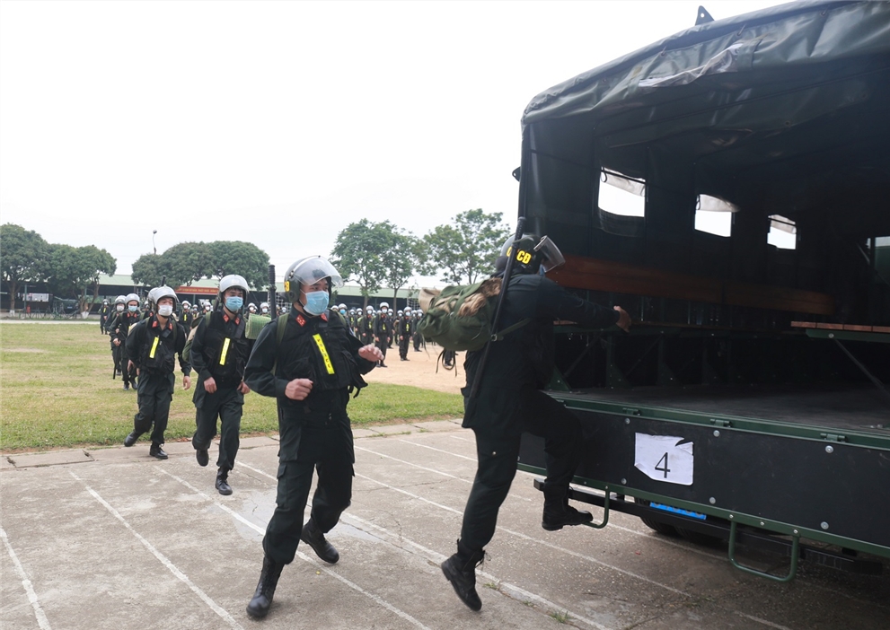 Tăng cường gần 300 cảnh sát cơ động hỗ trợ Bắc Giang phòng, chống dịch Covid-19