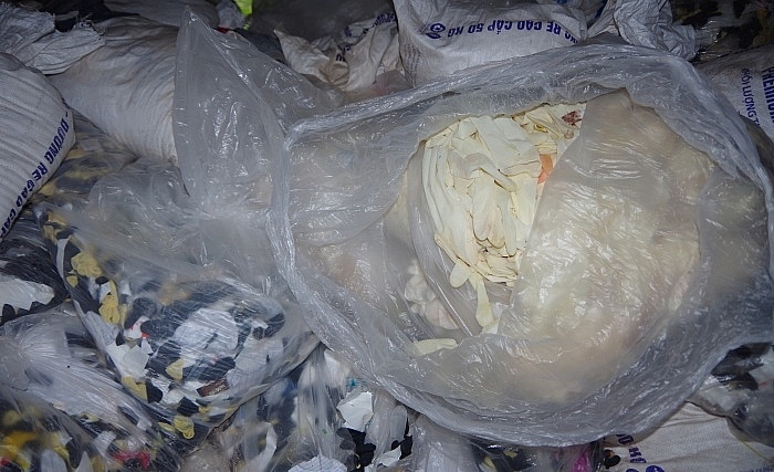 Phát hiện 13,5 tấn rác thải y tế đang chuẩn bị đưa ra thị trường