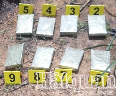 Trốn sang Lào bỏ lại 8 bánh heroin
