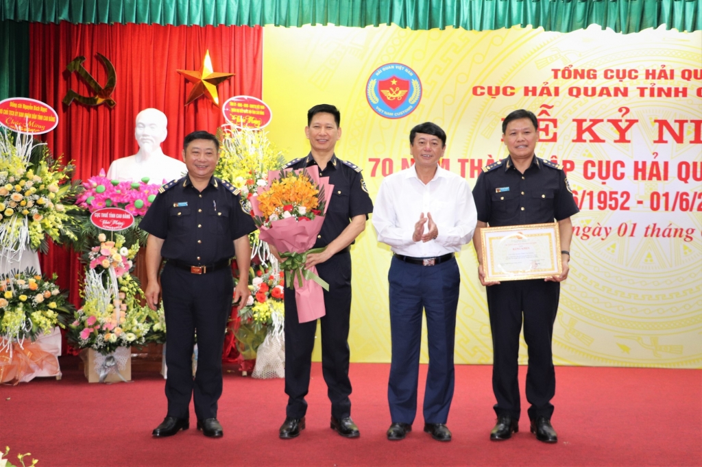 14 tập thể, cá nhân Hải quan Cao Bằng được tặng Bằng khen của Thủ tướng và Bộ Tài chính