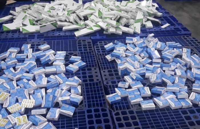 Bắt giữ hàng trăm hộp thuốc, bộ kit test nhanh Covid-19 nhập khẩu trái phép