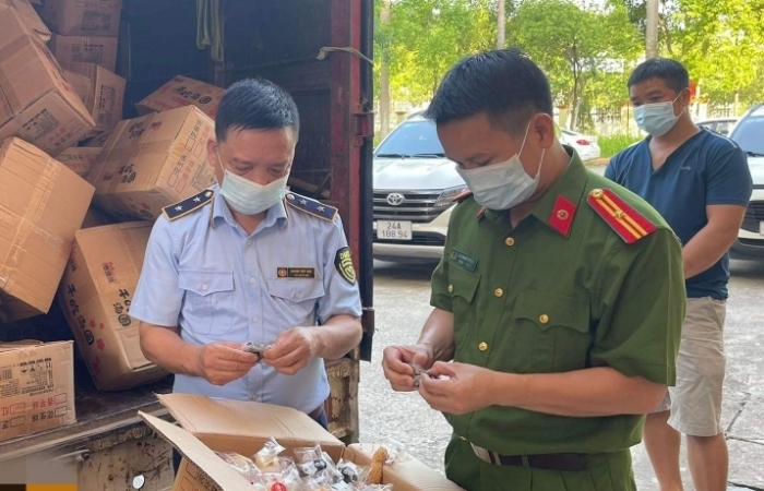 Lào Cai: Phát hiện hơn 1,3 tấn bánh không rõ nguồn gốc