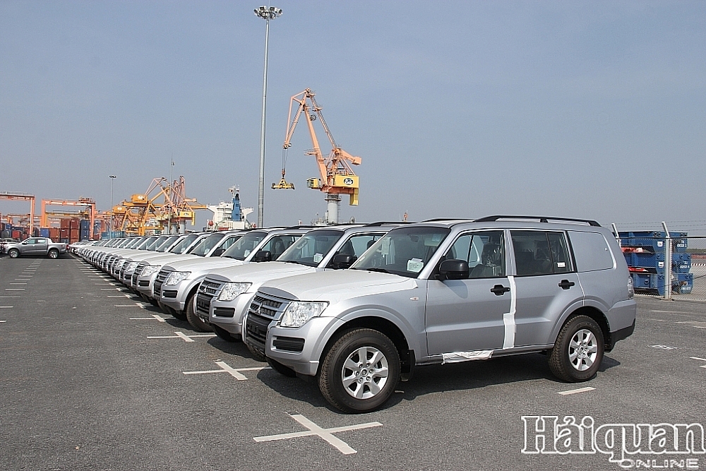 Hoạt động nhập khẩu ô tô có sự khởi sắc trong 15 ngày đầu tháng 8. Ảnh: T.Bình.