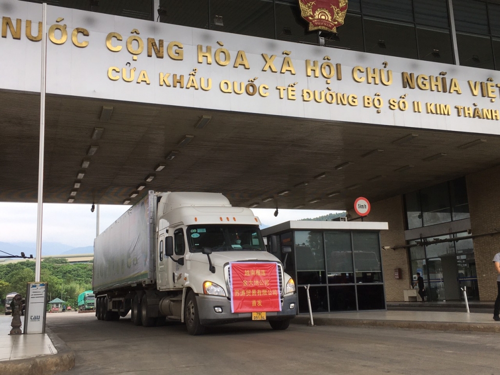Hải quan cửa khẩu Lào Cai thông quan hơn 34 tấn sầu riêng xuất khẩu