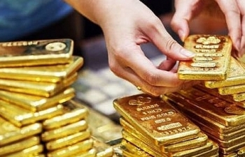 Giá USD bình ổn trở lại, vàng vẫn “điên cuồng” tăng giá