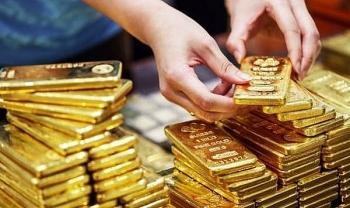 Giá vàng thế giới vẫn hạ, xuống dưới 1.700 USD/ounce