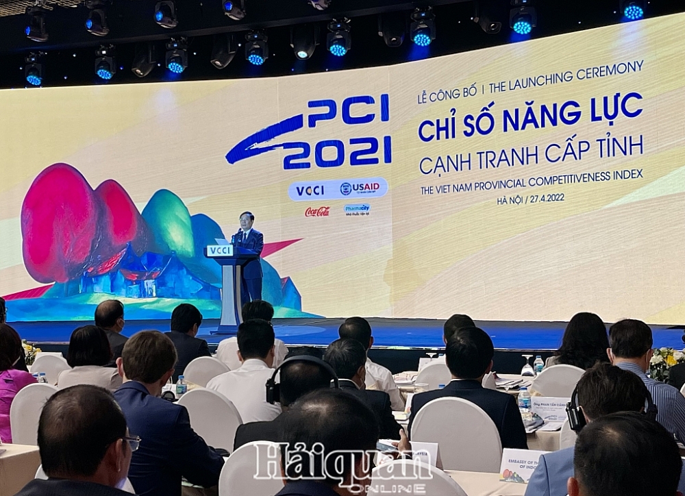 Chủ tịch VCCI Phạm Tấn Công phát biểu tại buổi lễ công bố PCI 2021. Ảnh: H.Dịu