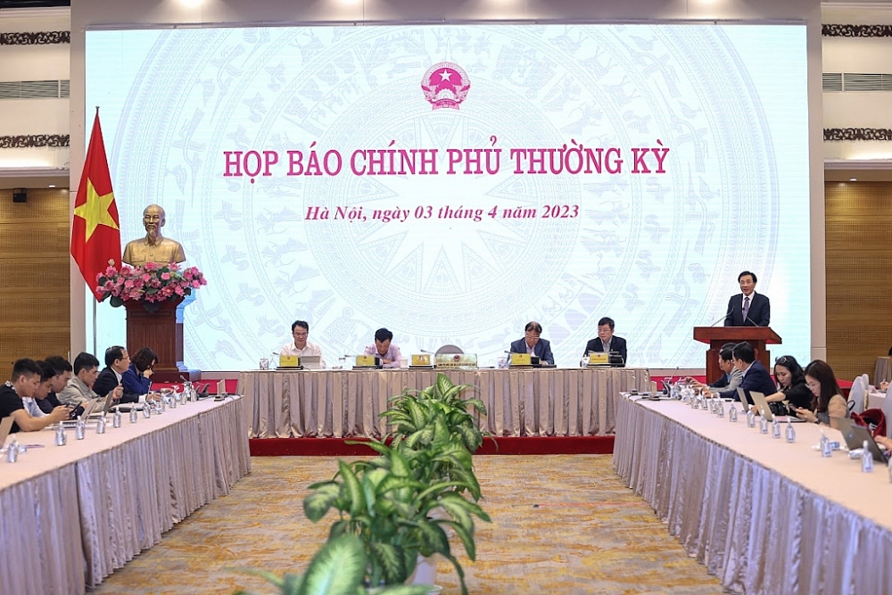 Bộ trưởng, Chủ nhiệm Văn phòng Chính phủ Trần Văn Sơn phát biểu tại buổi họp báo.