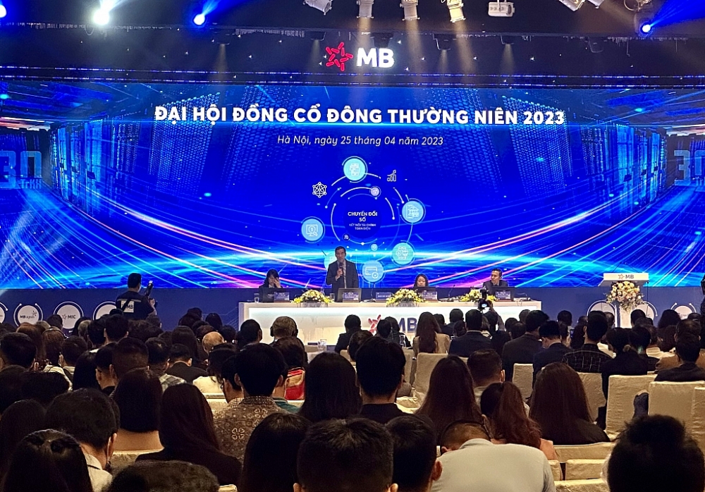 Ông Lưu Trung Thái, Chủ tịch HĐQT MB trả lời câu hỏi của cổ đông. Ảnh: H.Dịu