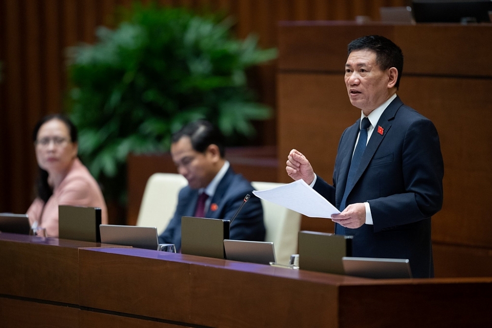 Bộ trưởng Bộ Tài chính Hồ Đức Phớc phát biểu giải trình một số vấn đề các đại biểu quan tâm. Ảnh: Quochoi.vn