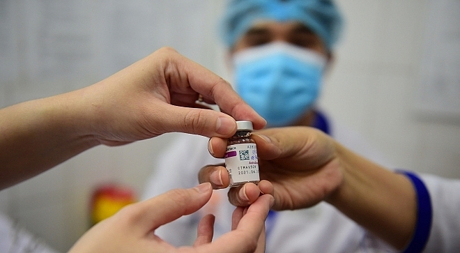 Bộ Y tế được giao nhiệm vụ nhập khẩu 150 triệu liều vaccine để tiêm cho 70% dân số từ 18 tuổi trở lên. Ảnh: ST