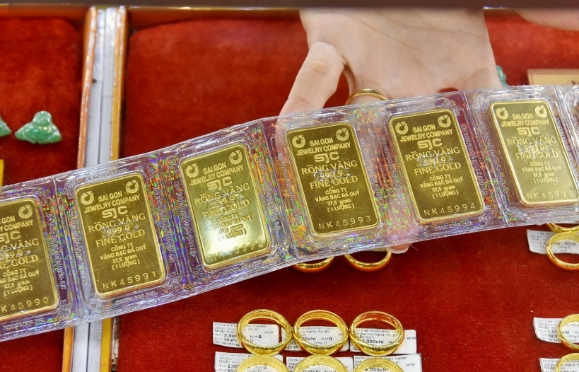 NHNN đề nghị Bộ Công an phối hợp xử lý hành vi thuê người xếp hàng gom vàng - đẩy giá