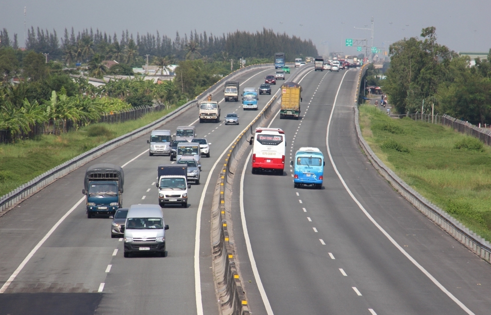 Hoàn thiện Nghị quyết thí điểm cơ chế, chính sách đặc thù phát triển đường bộ cao tốc