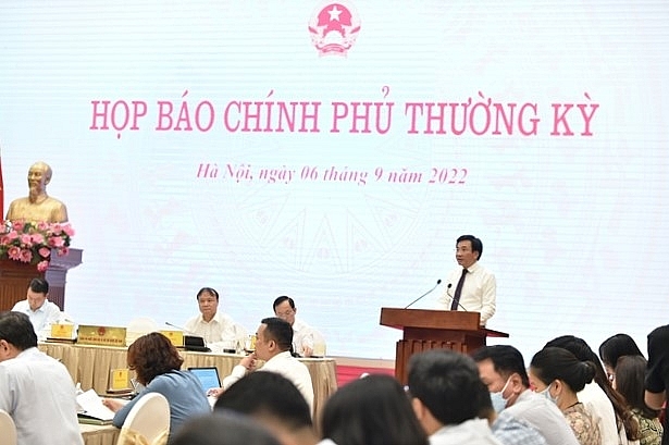 Bộ trưởng, Chủ nhiệm Văn phòng Chính phủ (VPCP) Trần Văn Sơn phát biểu tại buổi họp.