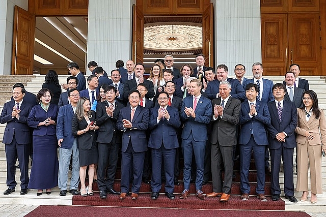 Thủ tướng Phạm Minh Chính, Phó Thủ tướng Phạm Bình Minh và các nhà đầu tư nước ngoài tham dự Hội nghị - Ảnh: VGP/Nhật Bắc
