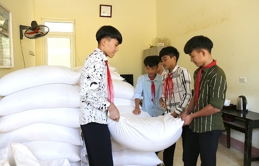 Tăng cường kiểm tra, giám sát việc phân phối gạo hỗ trợ cho học sinh