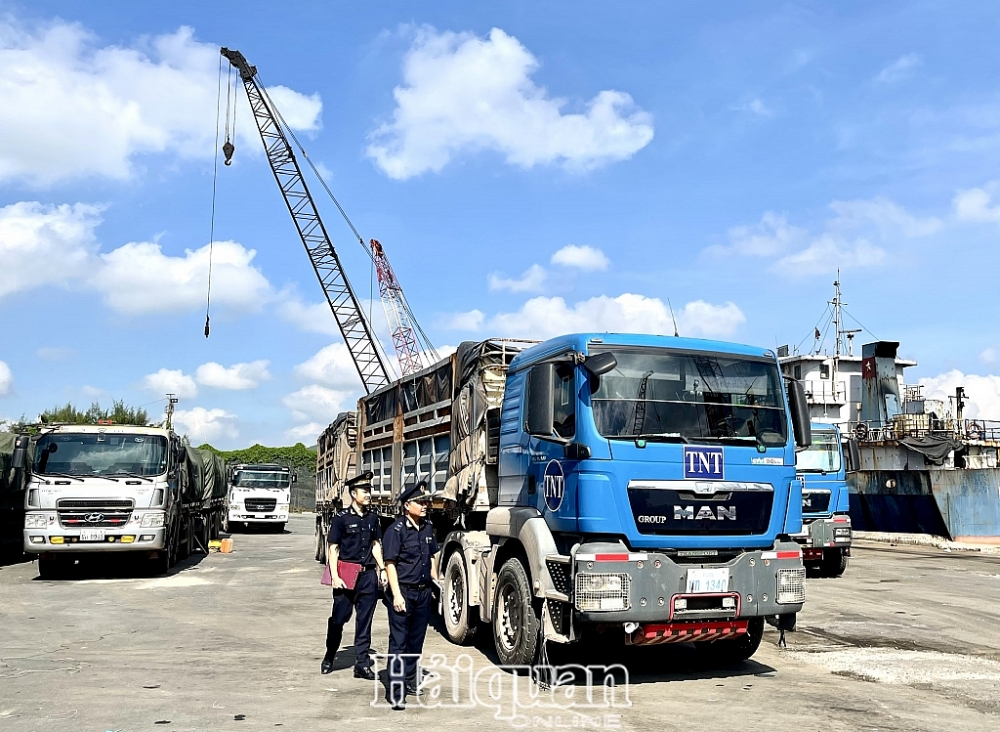 Đến nay, cơ quan Hải quan đã làm việc với 9 bộ, ngành về dự thảo danh mục thông tin được kết nối, chia sẻ qua Cơ chế một cửa quốc gia. Ảnh minh họa: H.Dịu