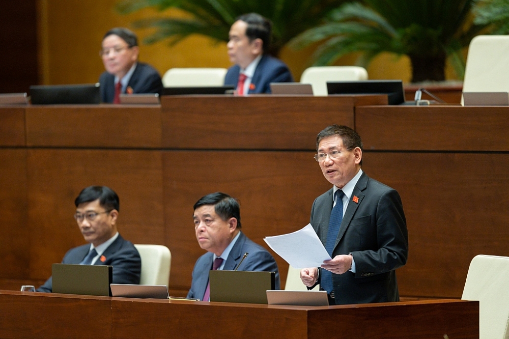 Bộ trưởng Bộ Tài chính Hồ Đức Phớc phát biểu giải trình trước Quốc hội. Ảnh: Quochoi.vn