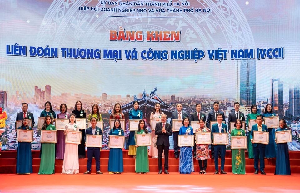 Hà Nội tôn vinh 200 doanh nhân, doanh nghiệp Thăng Long năm 2022