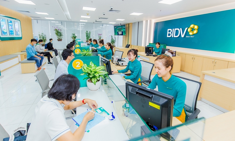 Ngoài tín dụng, các ngân hàng còn đưa ra nhiều giải pháp tài chính hỗ trợ doanh nghiệp. Ảnh: BIDV