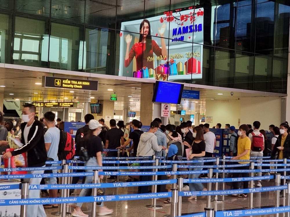 Lượng hành khách về quê qua sân bay quốc tế Tân Sơn Nhất đang tăng cao trong những ngày giáp tết. Ảnh chụp ngày 23/1/2021. Ảnh T.D